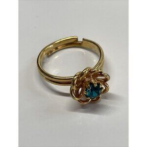 Sarah Coventry Ring Gold Tone Adjustable Green Crystal August Birthstone A205